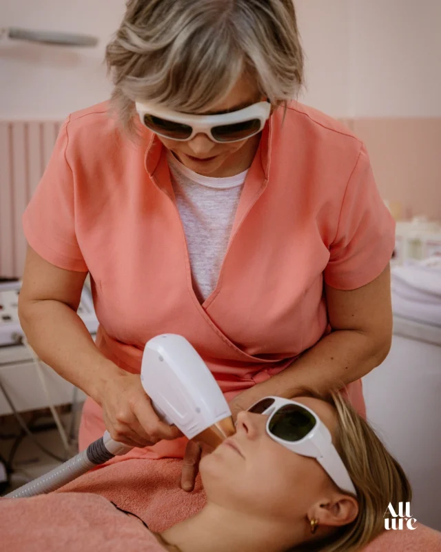 Altijd een gladde bovenlip? Yes, please!

Wist je dat permanente laserontharing perfect geschikt is voor je bovenlip? 🙌 Geen waxstrips of pincetjes meer – enkel een stralend gezicht zonder zorgen.

Klinkt ideaal, toch? Maak nu jouw afspraak via de link in bio ☝️

#laserontharing #gladdehuid #bovenlip #allureskincare #zelfzorg #huidverzorging